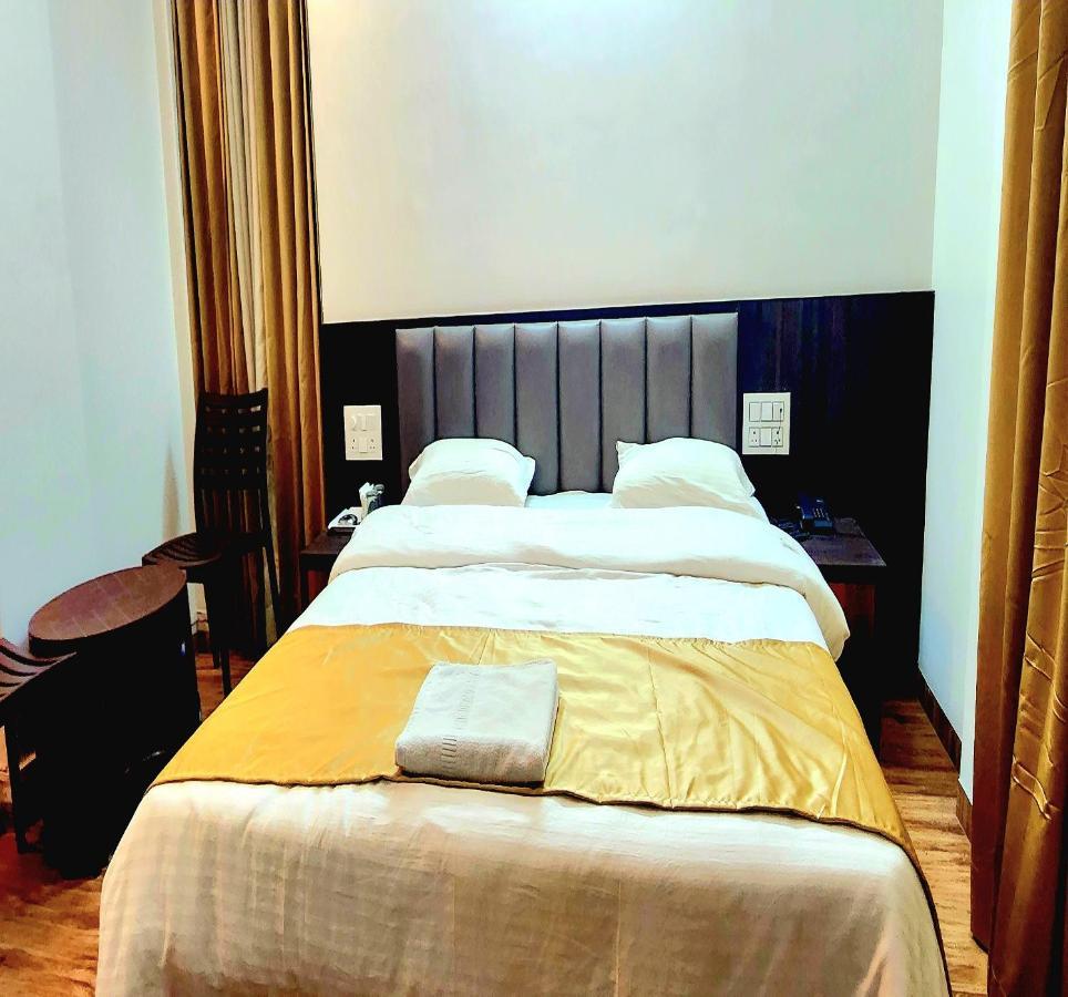 אחמדנגר Hotel Shiv Sangram מראה חיצוני תמונה